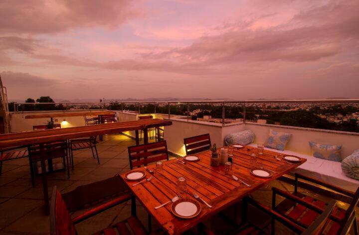 Hotel Wonder Cliff อุเดเปอร์ ภายนอก รูปภาพ